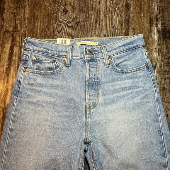 Levi’s Wedgie Straight High Rise Ripped Denim Jean Women’s Size 26 NWT - Picture 3 of 7